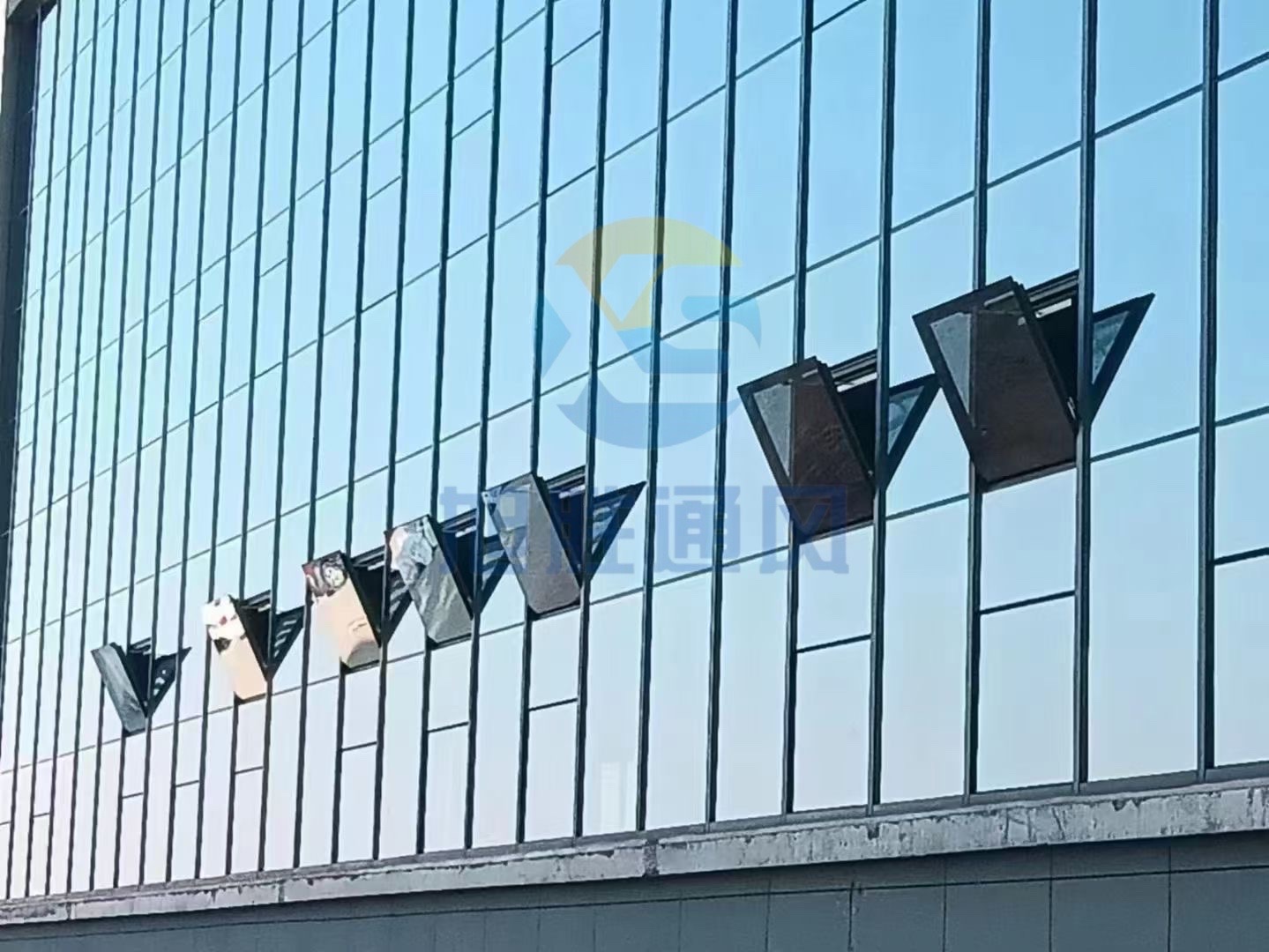 消防（fáng）排煙牆麵玻璃窗